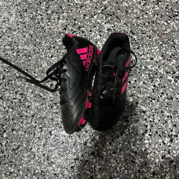 Like new Adidas soccer cleats - Picture 1 of 5